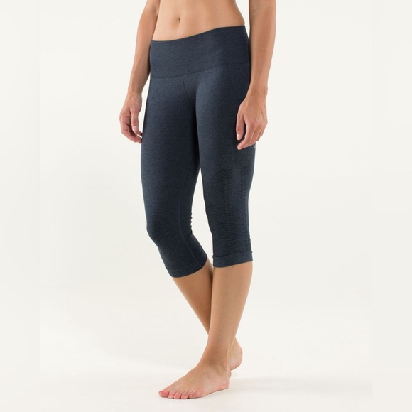 LULULEMON In The Flow Crop II Seamless Legging in Heathered Inkwell Size 4 - Picture 1 of 14